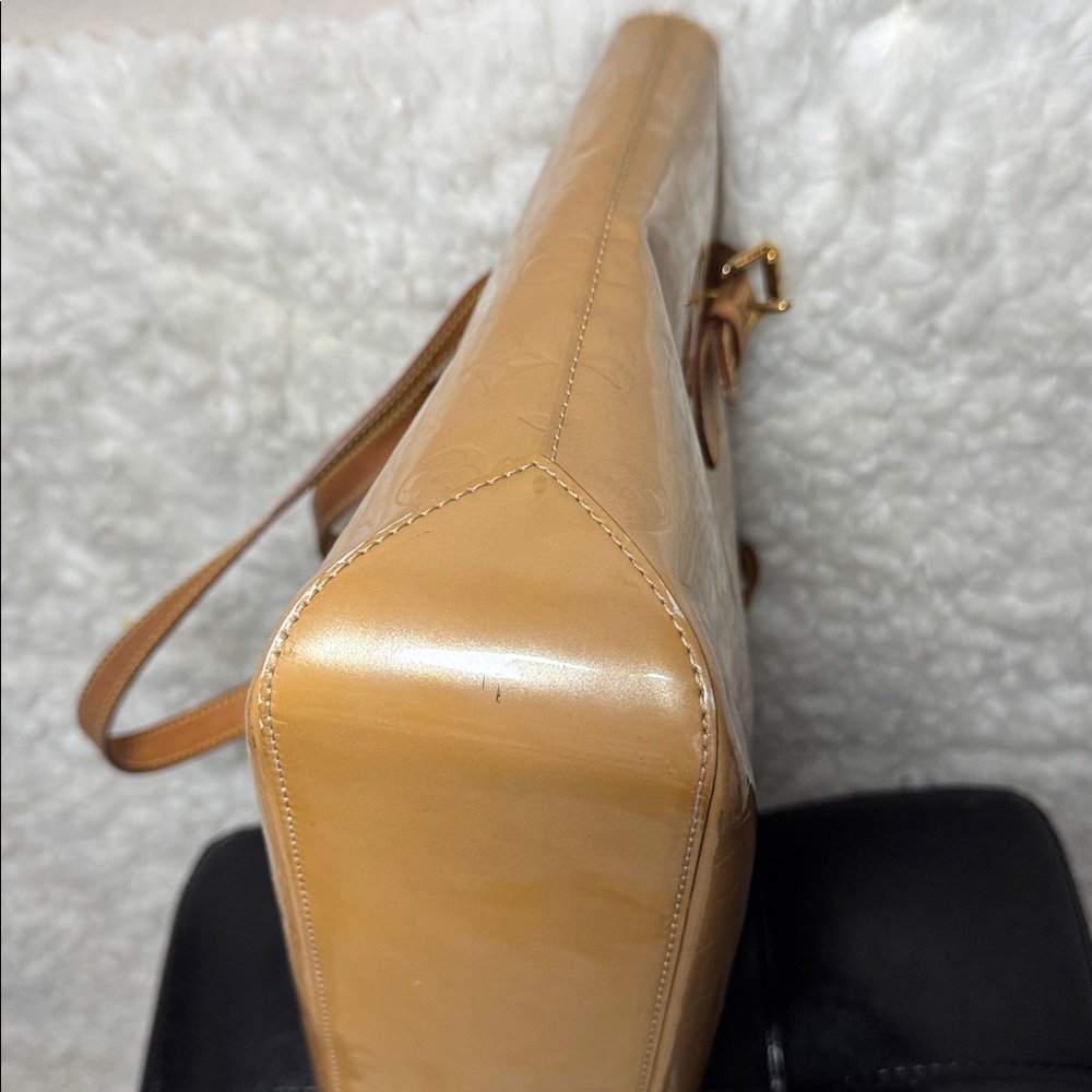 Louis Vuitton Tan Patent Leather Tote. Like new with the COA - Picture 11 of 13